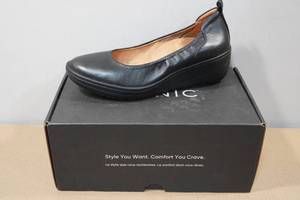 lot 191 image: Vionic Jacey Wedge Shoes -Size 8