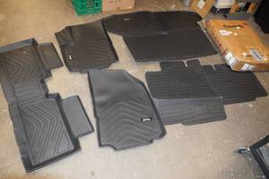 lot 37 image: Cacarolls Floor Mats for CarTruckSUV