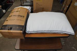 lot 48 image: 2 Queen Pillows