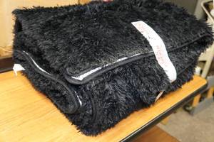 lot 49 image: Faux Fur Area Rug 6x9