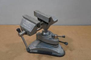 lot 89 image: Universal Swivel Vise