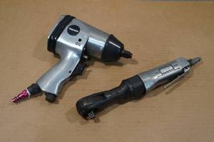 lot 93 image: Air Ratchet Wrench and Air Impact Wrench