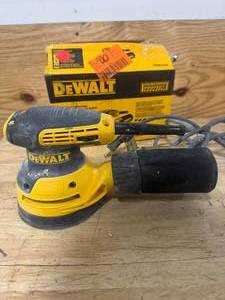lot 105 image: DEWALT DWE6423 3 Amp Corded 5 in. Variable Speed Random Orbital Sander - C84