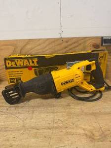 lot 119 image: DEWALT DWE305 12 Amp Corded Variable Speed Reciprocating Saw - C129