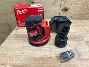 lot 84 image: MILWAUKEE 2648-20 M18 18V Lithium-Ion Cordless 5 in. Random Orbit Sander (Tool-Only) - C129