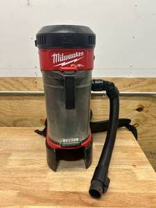 lot 86 image: MILWAUKEE 0885-20 M18 FUEL 18-Volt Lithium-Ion Brushless 1 Gal. Cordless 3-in-1 Backpack Vacuum (Vacuum-Only) - D299