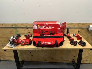 lot 91 image: MILWAUKEE 2996-25 Brushless 5 Piece tool Kit m18 fuel 2996-25 2x 3.0 Batteries - D625
