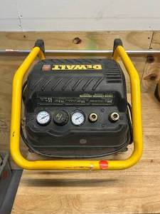 lot 98 image: DEWALT DWFP55130 2.5 Gal. Portable Electric Heavy Duty 200 PSI Quiet Air Compressor - C279