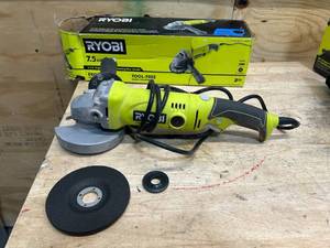 lot 128 image: DEWALT AG454 7.5 Amp 4.5 in. Corded Angle Grinder - D69
