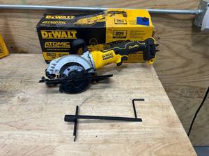 lot 46 image: DEWALT DCS571B ATOMIC 20V MAX Cordless Brushless 4-12 in. Circular Saw (Tool Only) - D152.10