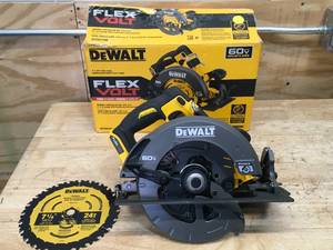 lot 30 image: DEWALT DCS578 FLEXVOLT 60V MAX Cordless Brushless 7-14 in. Circular Saw with Brake (Tool Only) - B269