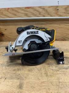lot 79 image: DEWALT DCS565B 20V MAX Cordless Brushless 6-12 in. Sidewinder Style Circular Saw (Tool Only) - C149