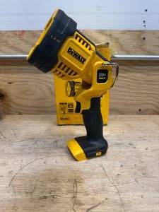 lot 162 image: DEWALT DCL043 20V MAX Cordless LED Jobsite Spotlight - C119