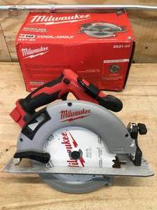 lot 53 image: Milwaukee 2631-20 M18 18V Lithium-Ion Brushless Cordless 7-14 in. Circular Saw (Tool-Only) - C199