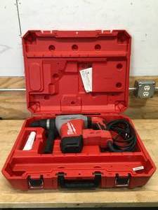 lot 55 image: Milwaukee 5517-21 1-916 in. SDS-Max Rotary Hammer - C449