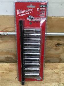 lot 198 image: Milwaukee 48-22-9505 38 in. Drive Metric Deep Well 6-Point Socket Set (10-Piece) - B45