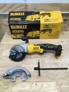 lot 23 image: DEWALT DCS571B ATOMIC 20V MAX Cordless Brushless 4-12 in. Circular Saw (Tool Only) - D152
