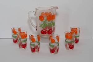lot 11 image: Vintage Juice Pitcher and 6 Juice Cups