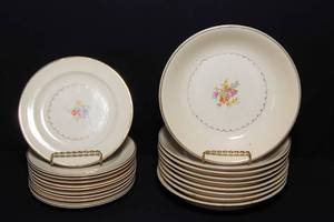 lot 17 image: Vintage Paden City Pottery Dinnerware -  23 Pieces