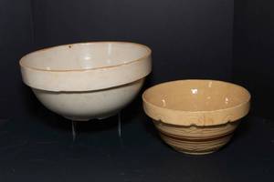 lot 30 image: Vintage Pottery Bowls - Redwing