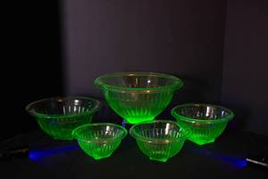 lot 3A image: Five Vintage Uranium Glass Nesting Bowls
