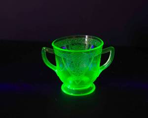 lot 73 image: Vintage Uranium Glass Sugar Bowl