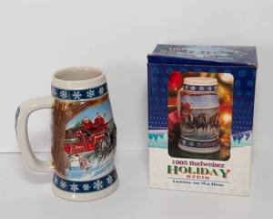 lot 79 image: 1995 Budweiser Holiday Mug and Original Box - Lighting the Way Home