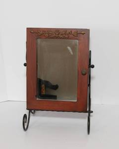 lot 89 image: Jewelry and Necklace Holder