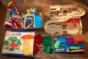 lot 97 image: Collection of Kids Toys
