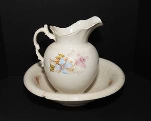 lot 109 image: Antique S.C. Co. Akron Wash Basin and Pitcher
