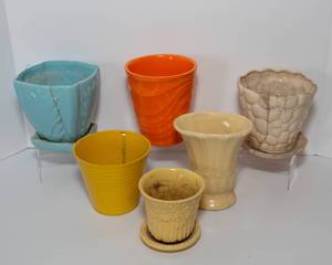lot 115 image: Variety of Planters