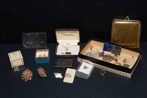 lot 120 image: Assorted Jewelry Lot