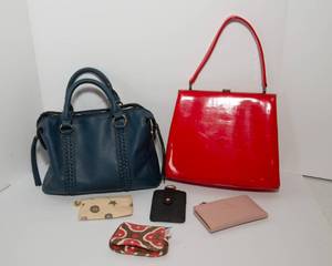 lot 122 image: Purses and Wallets