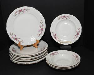 lot 136 image: Wawel Tea Roses Fine China  Made in Poland for Montgomery Ward - 12 Pieces