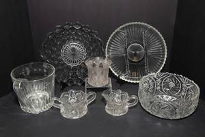 lot 142 image: Beautiful Serving Ware - 7 Pieces