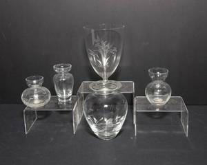 lot 149 image: 5 Pieces of Delicate Glass Decor