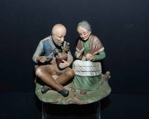 lot 148 image: Vintage Lefton Bisque Porcelain Figurine Elderly Couple Couple