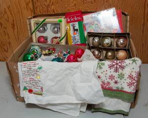 lot 151 image: Mystery Christmas Lot #1