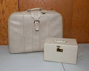 lot 176 image: Vintage Luggage Lot #2