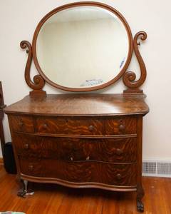 lot 1A image: Vintage Tiger Oak Dresser with Mirror