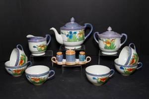 lot 191 image: Vintage Hand-Painted Lusterware Tea Set