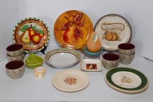 lot 196 image: Pears Themed Kitchen Decor