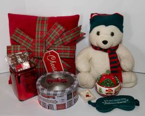 lot 217 image: Christmas Decor Collection