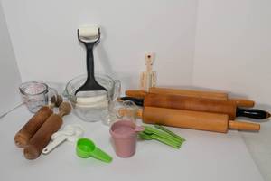 lot 238 image: Baking Items