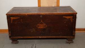 lot 264 image: Vintage Wooden Chest