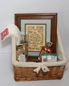 lot 273 image: Guest Room Decor
