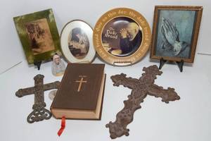 lot 279 image: Vintage Religious Items