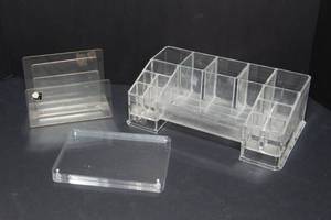 lot 281 image: Clear Acrylic Items