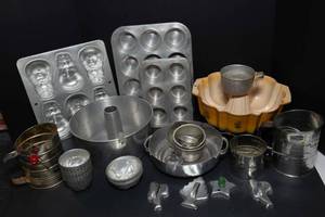 lot 293 image: Baking Items