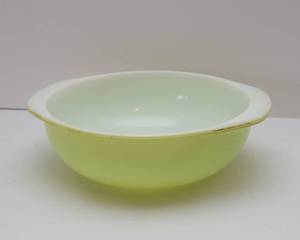 lot 301 image: Vintage Pyrex 024 2qt Lime Green Mixing Bowl